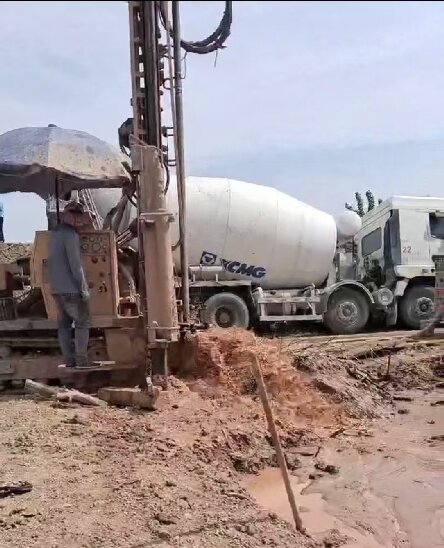 汉川岩石井施工